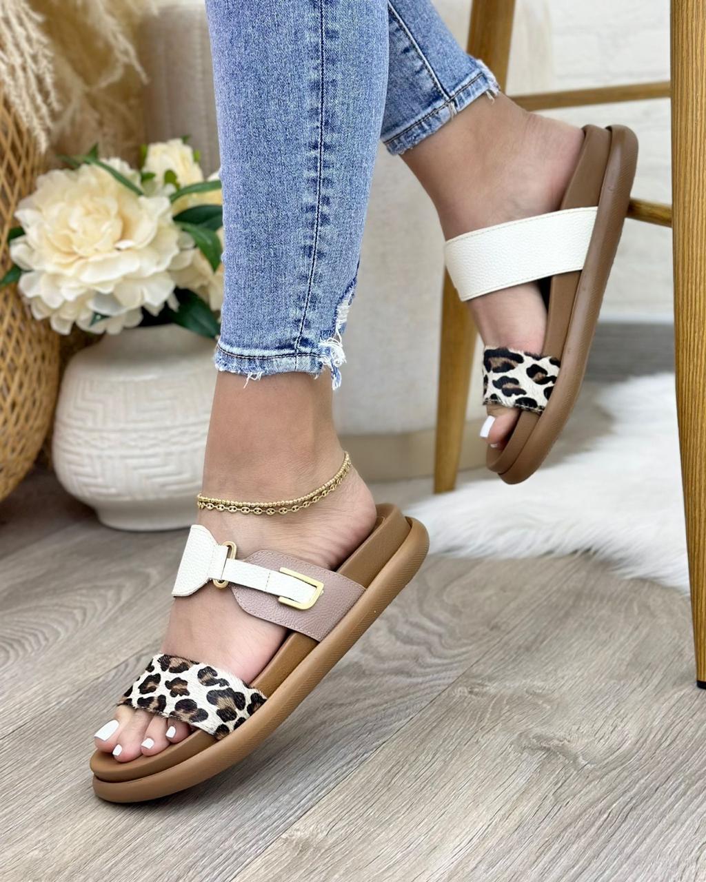 Vista lateral canoas greta en cuero talco - taupe - animal print cuero animal print — fabricante directo Colombia