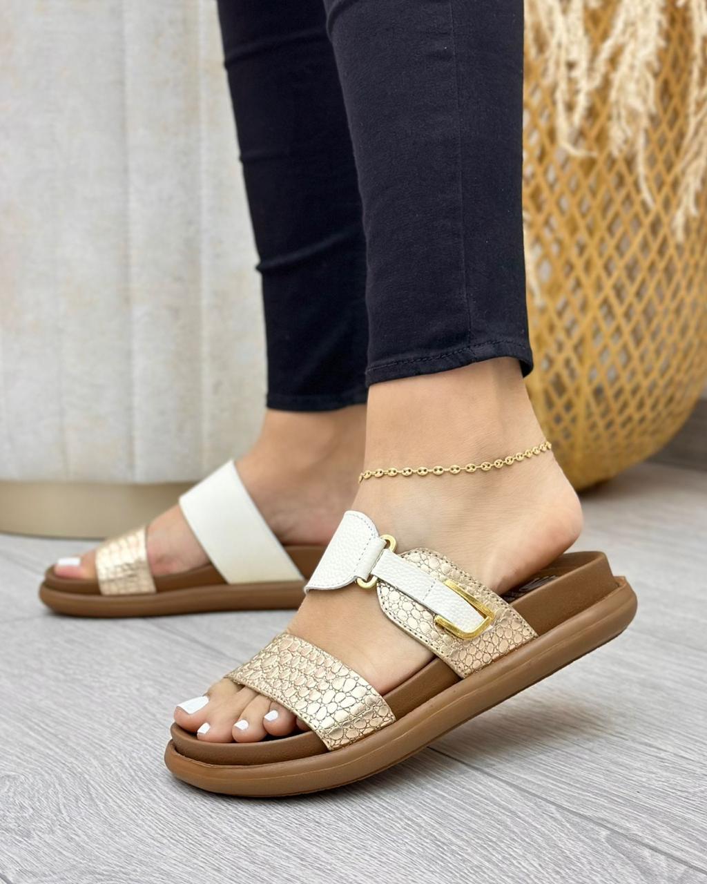 Textura cuero canoas greta en cuero talco-dorado folia talipe dorado — calzado femenino Bucaramanga