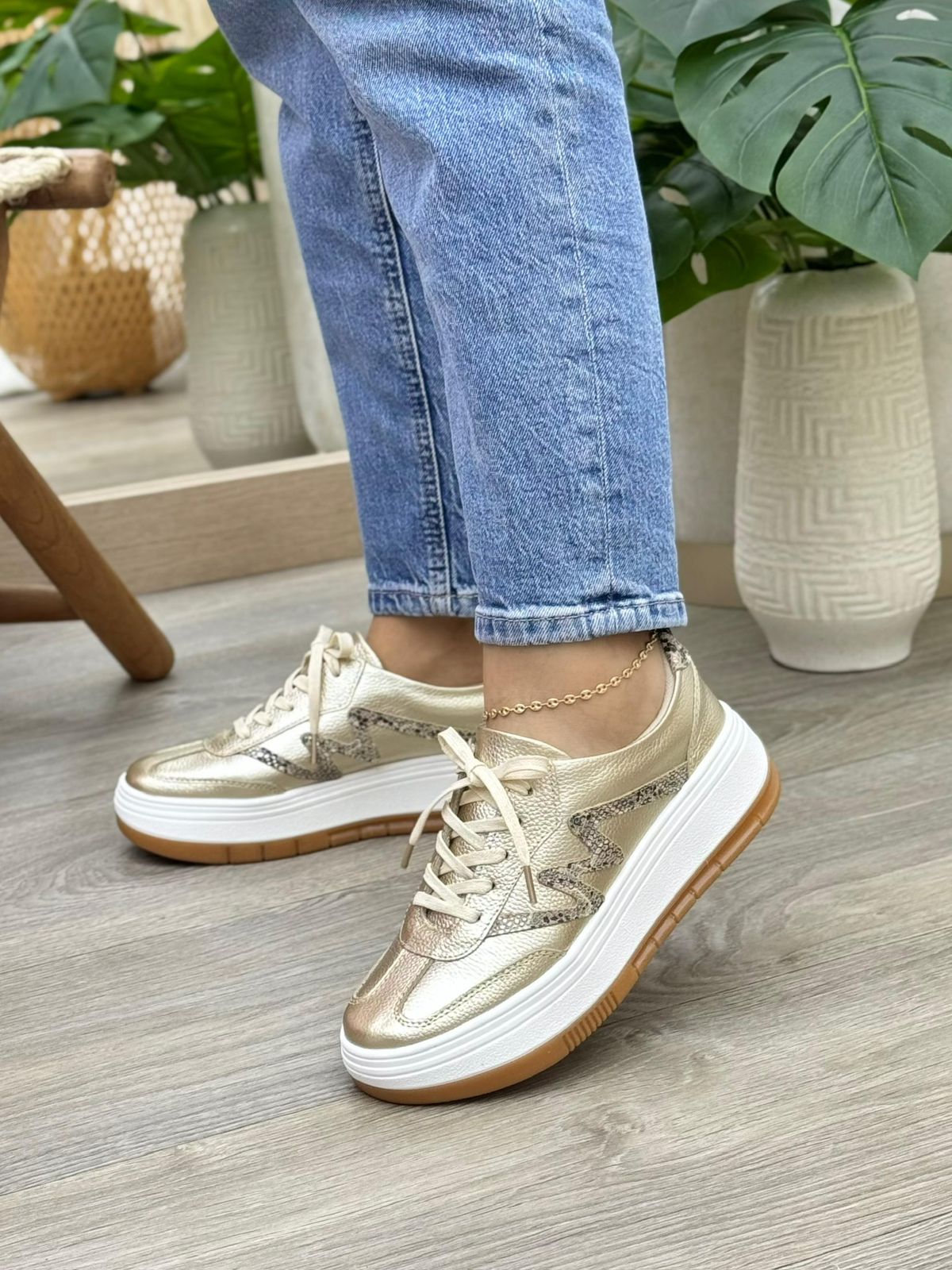 Tenis Saona Dorado En Cuero — tenis en cuero genuino para mujer dorado — YF Shoes Bucaramanga