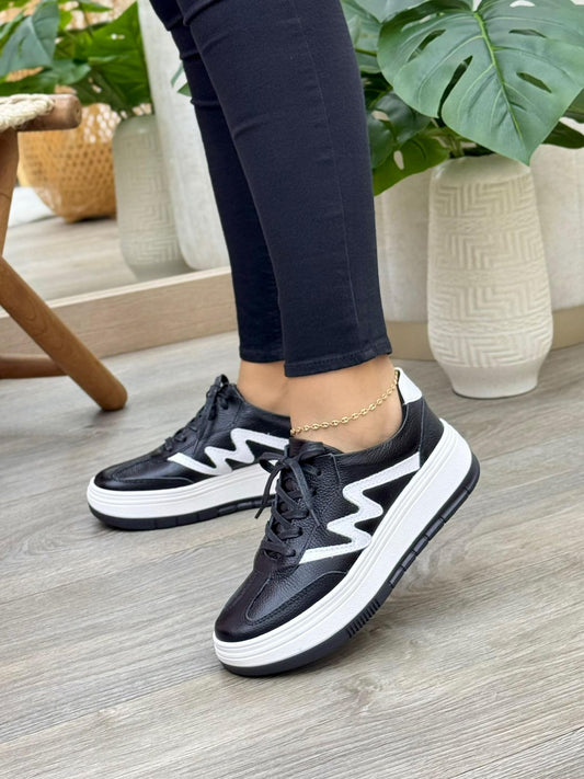 Tenis Saona Negro Con Blanco En Cuero — tenis en cuero genuino para mujer negro — YF Shoes Bucaramanga