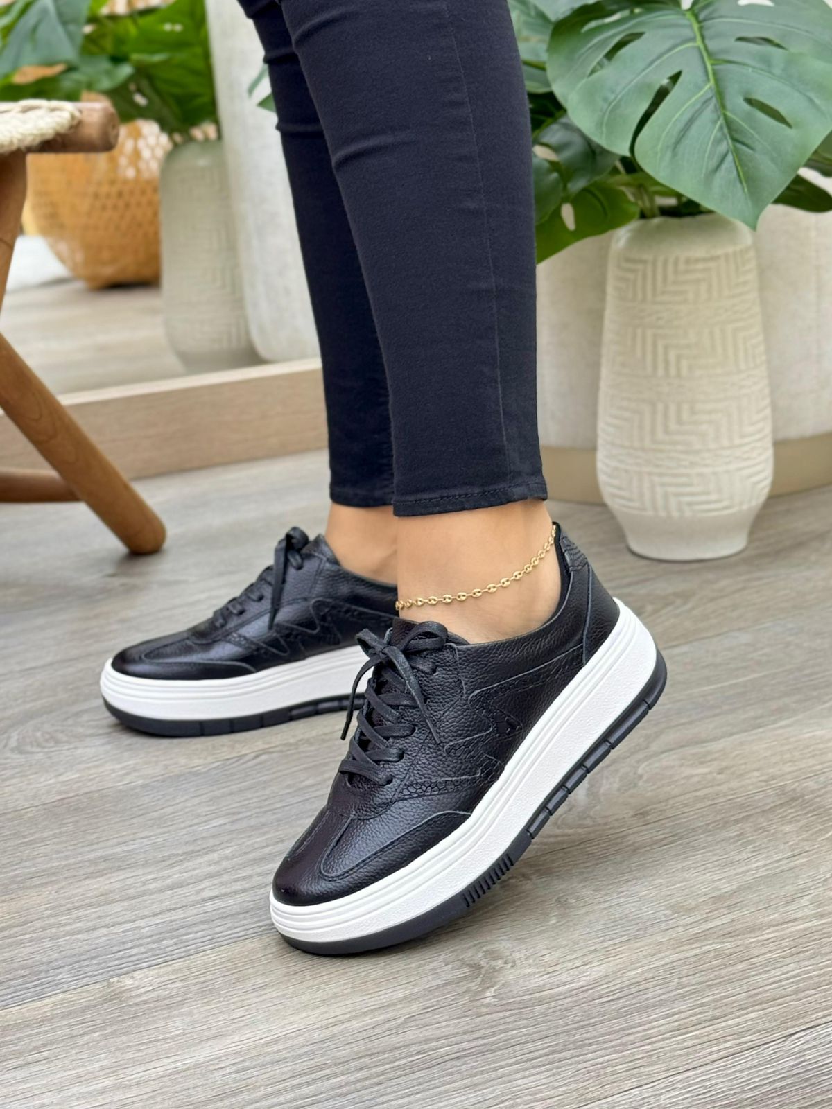 Tenis Saona Negro En Cuero — tenis en cuero genuino para mujer negro — YF Shoes Bucaramanga