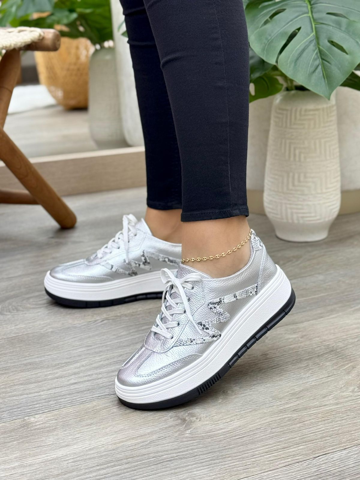 Tenis Saona Plateado En Cuero — tenis en cuero genuino para mujer plateado — YF Shoes Bucaramanga