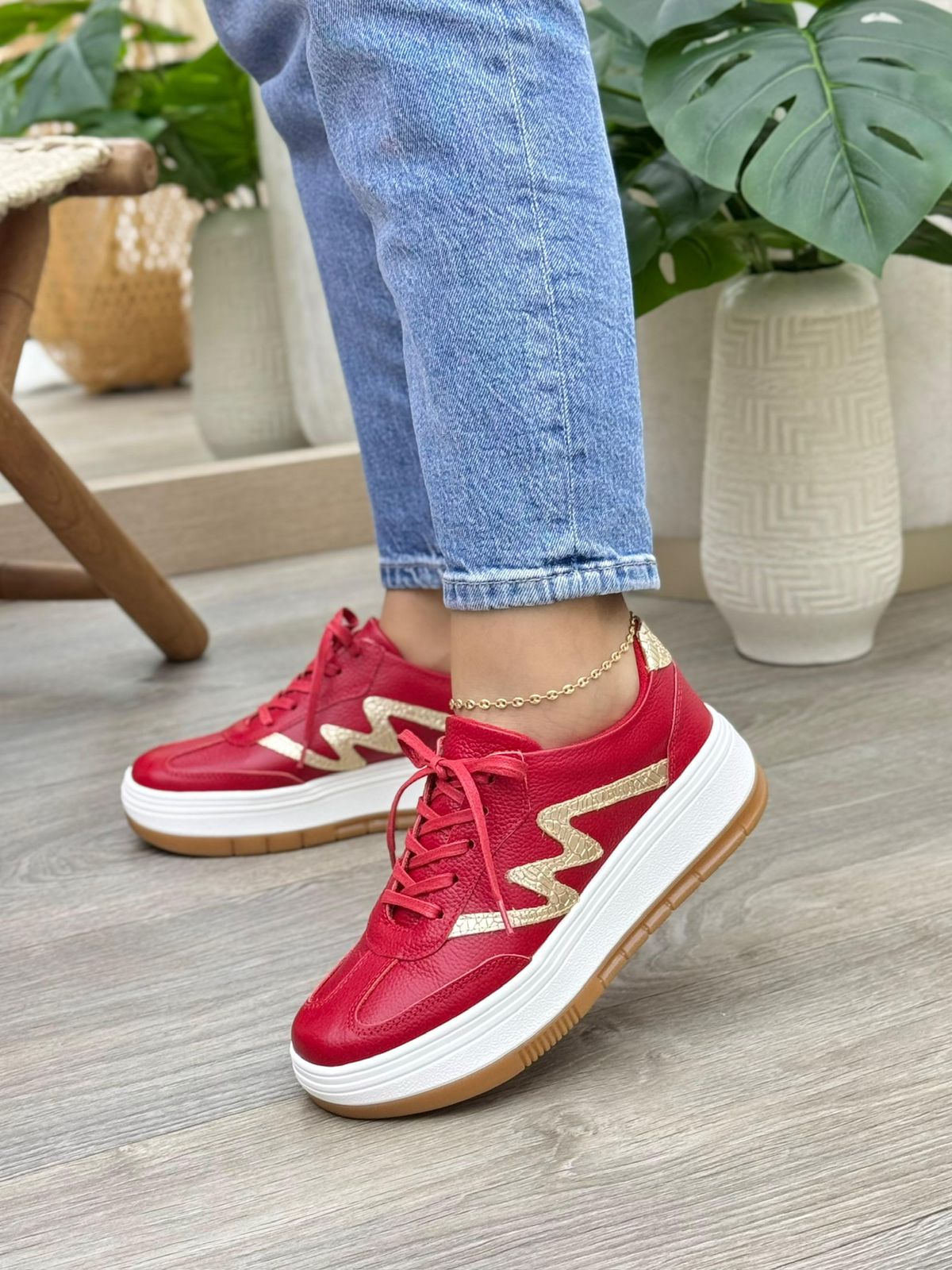 Tenis Saona Rojo-Dorado En Cuero — tenis en cuero genuino para mujer rojo — YF Shoes Bucaramanga