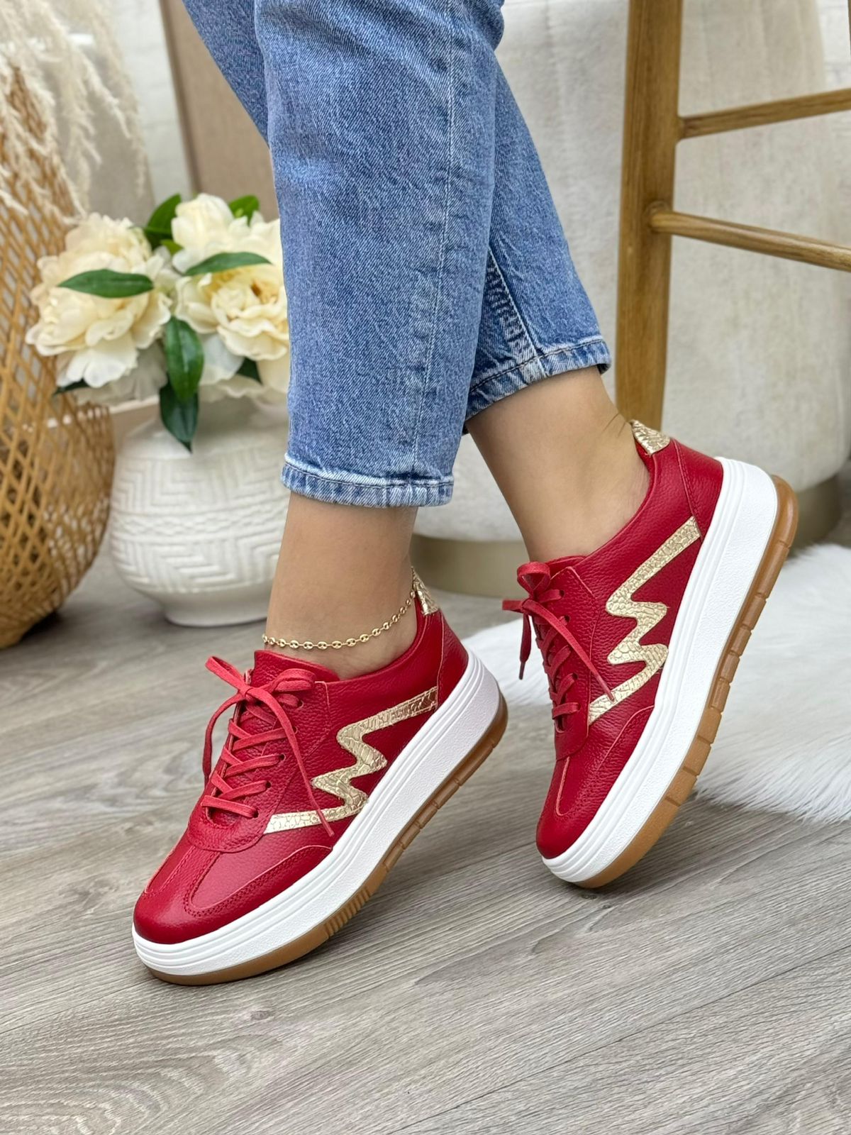 Detalle suela tenis saona rojo-dorado en cuero cuero genuino rojo — YF Shoes