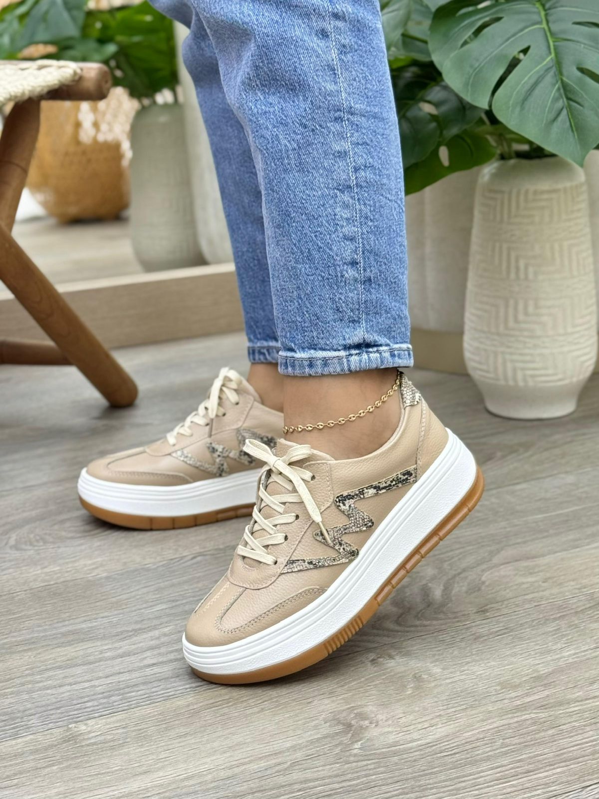Tenis Saona Taupe Claro-Cobra En Cuero — tenis en cuero genuino para mujer taupe — YF Shoes Bucaramanga