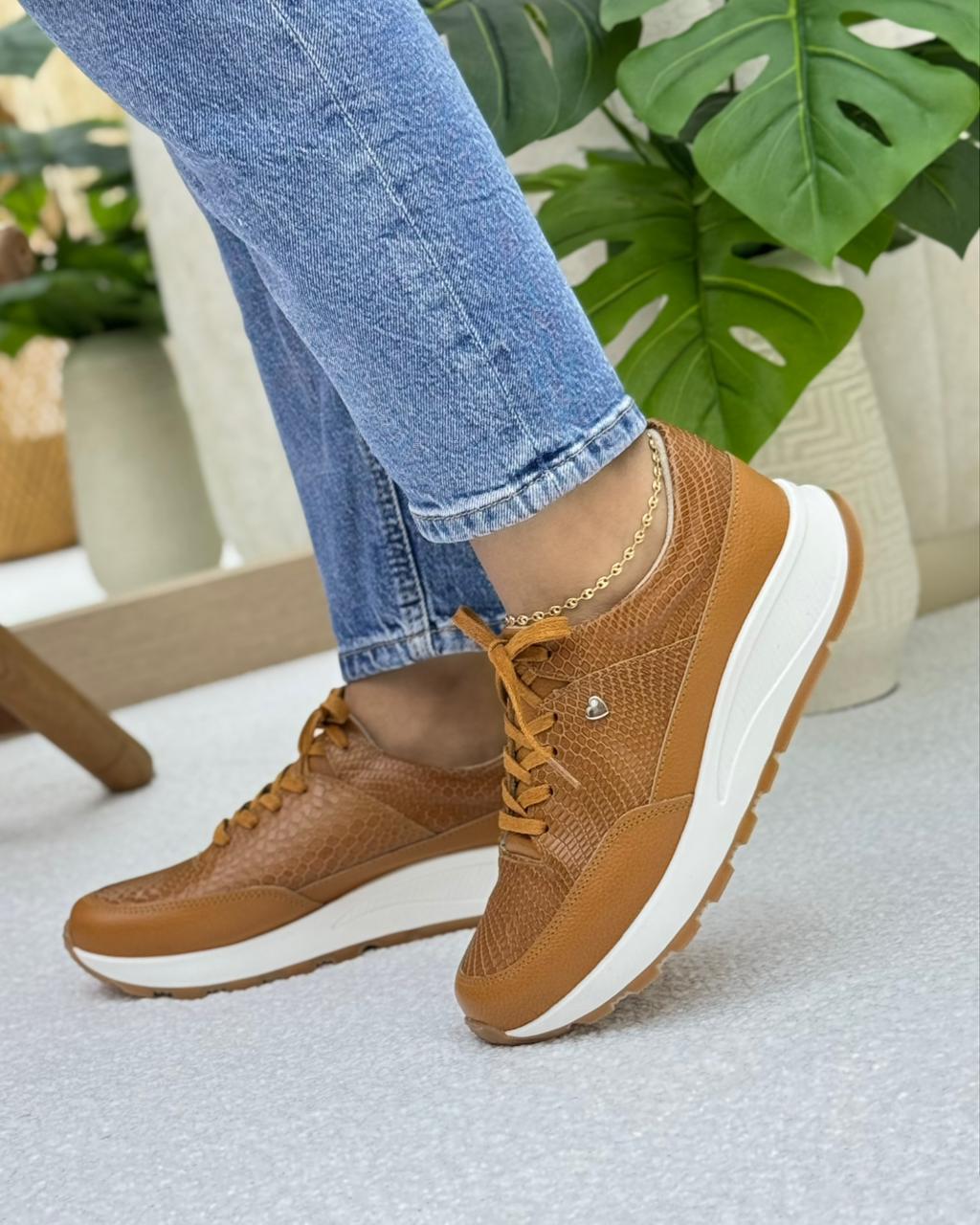 Detalle suela tenis serena miel en cuero cuero genuino miel — YF Shoes
