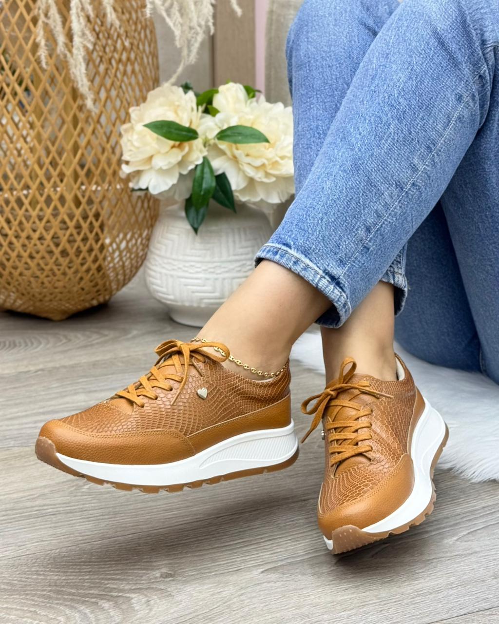 Look completo tenis serena miel en cuero cuero miel — YF Shoes Bucaramanga
