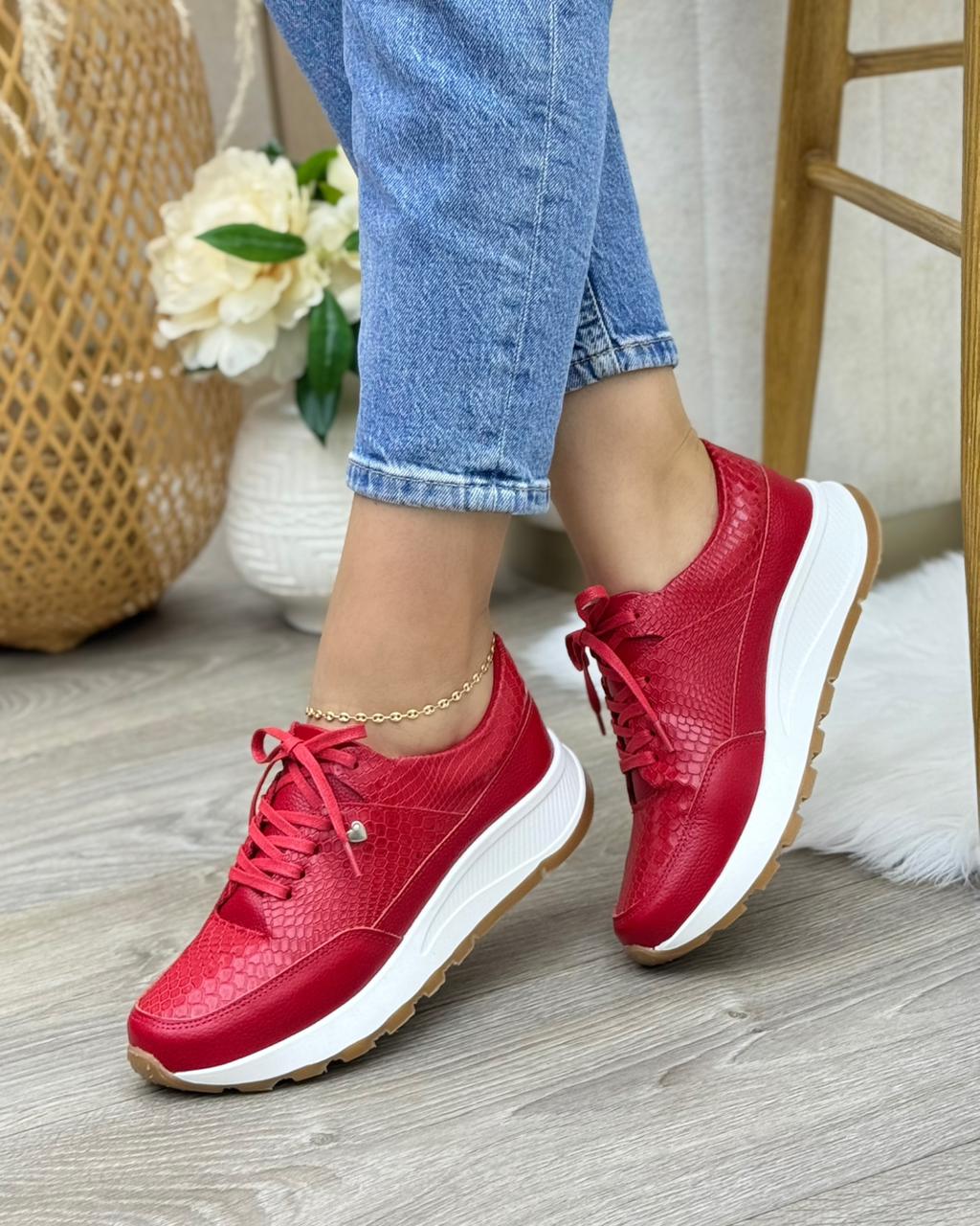 Vista posterior tenis serena rojo en cuero cuero rojo — calzado femenino Colombia